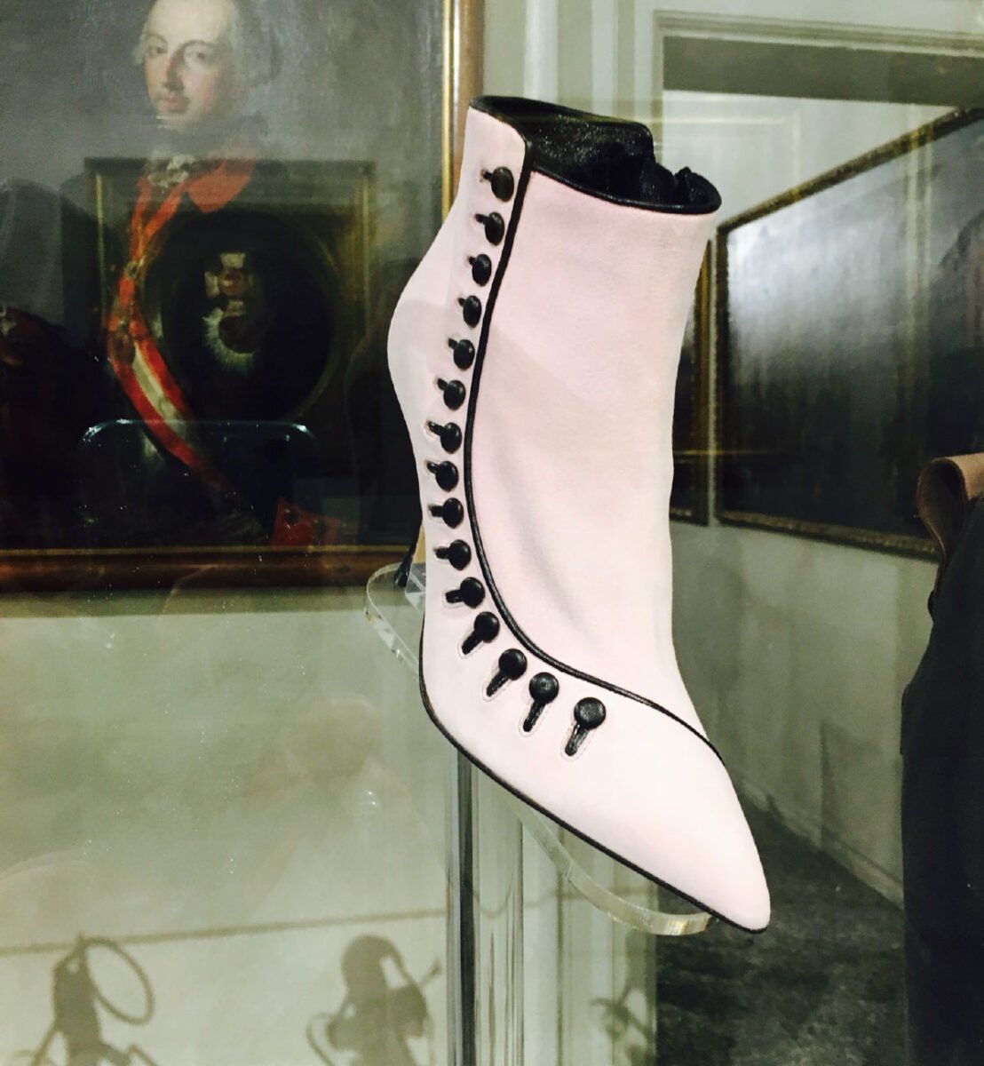 Voi che cosa fareste per un paio di Manolo Blahnik?