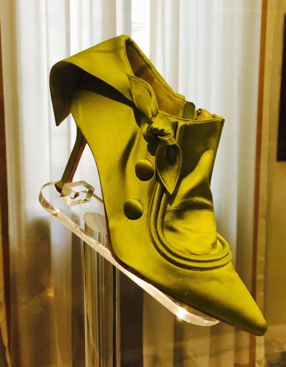 Voi che cosa fareste per un paio di Manolo Blahnik?
