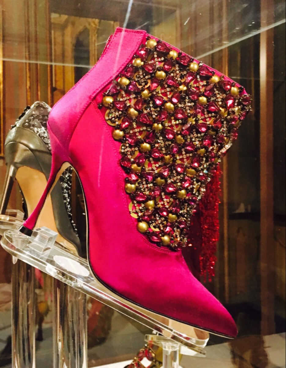 Voi che cosa fareste per un paio di Manolo Blahnik?