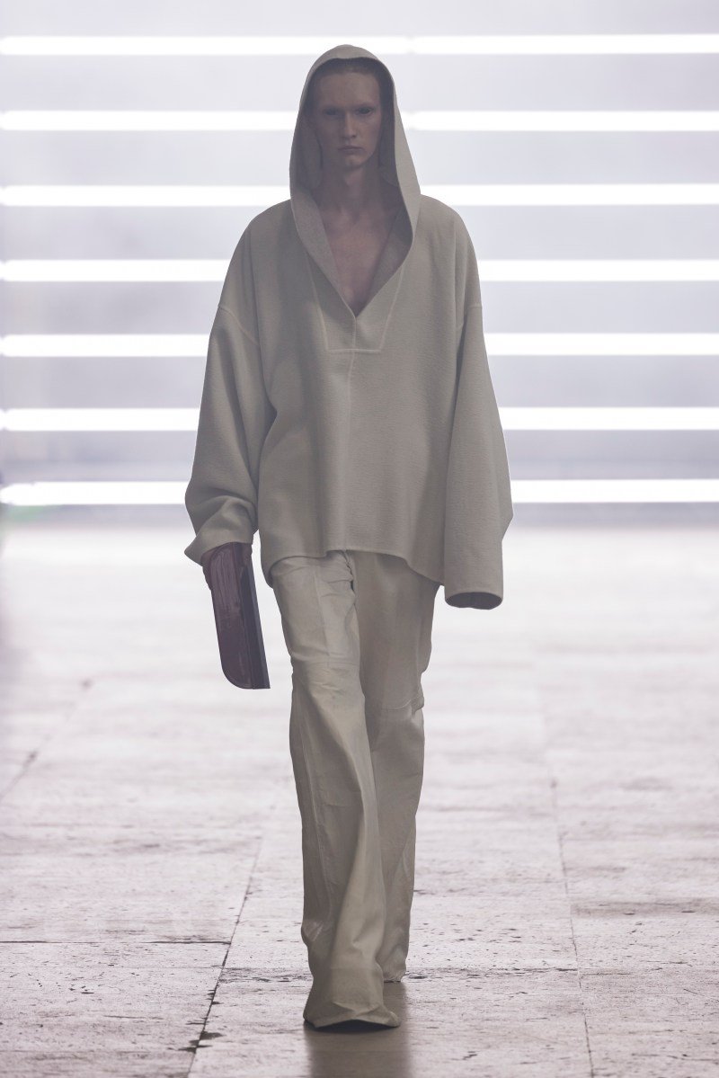Rick Owens: Visioni apocalittiche tra bianco e nero