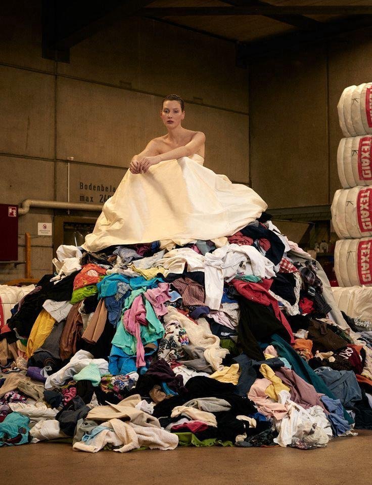 DAL GLAMOUR ALLA SCHIAVITU’? QUAL’E’ IL PREZZO UMANO DELL’INDUSTRIA GLAMOUR DELLA MODA?? | Atelier Carenzio Magazine DAL GLAMOUR ALLA SCHIAVITU’? QUAL’E’ IL PREZZO UMANO DELL’INDUSTRIA GLAMOUR DELLA MODA??