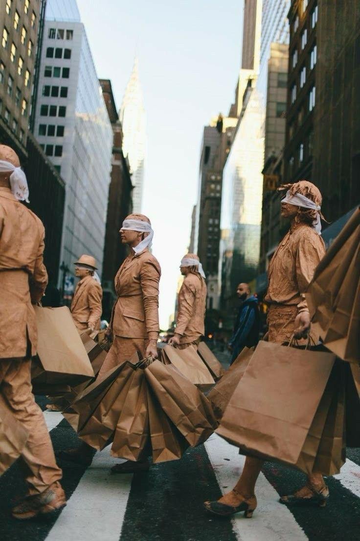 DAL GLAMOUR ALLA SCHIAVITU’? QUAL’E’ IL PREZZO UMANO DELL’INDUSTRIA GLAMOUR DELLA MODA?? | Atelier Carenzio Magazine DAL GLAMOUR ALLA SCHIAVITU’? QUAL’E’ IL PREZZO UMANO DELL’INDUSTRIA GLAMOUR DELLA MODA??