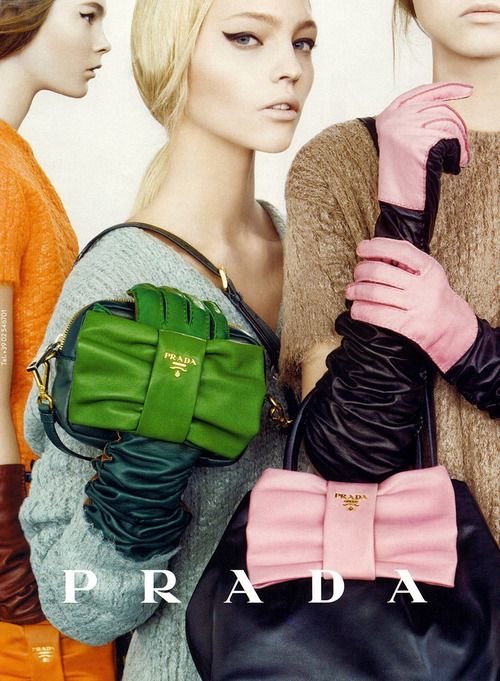 DALLA POLITICA AL PRET-A-PORTER: LA VISIONE DI MIUCCIA PRADA. | Atelier Carenzio Magazine Miuccia Prada