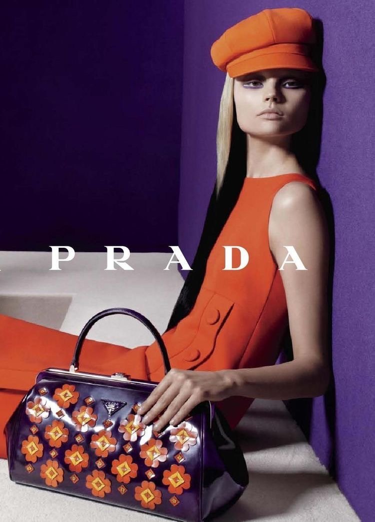 DALLA POLITICA AL PRET-A-PORTER: LA VISIONE DI MIUCCIA PRADA. | Atelier Carenzio Magazine Miuccia Prada
