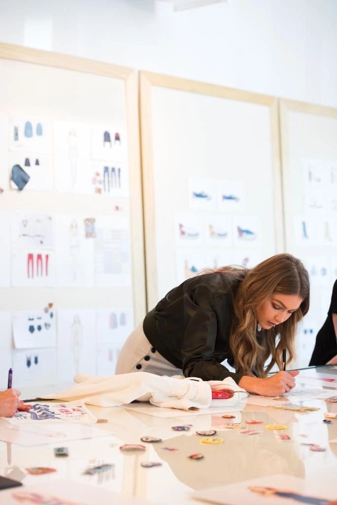 LAVORARE NELLA MODA OGGI: TRA ASPIRAZIONI, PRECARIETA’ E SILENZI. | Atelier Carenzio Magazine fashion job