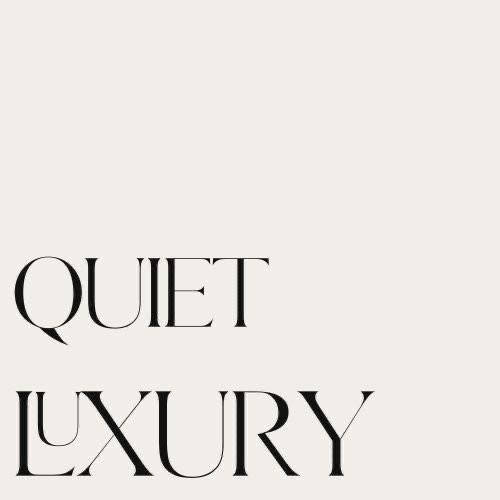 DALLA LOGOMANIA ALLA SOBRIETA’: LA RINASCITA DEL QUIET LUXURY, RISCOPRENDO IL VALORE DELL’ESSENZIALE. | Atelier Carenzio Magazine quiet luxury