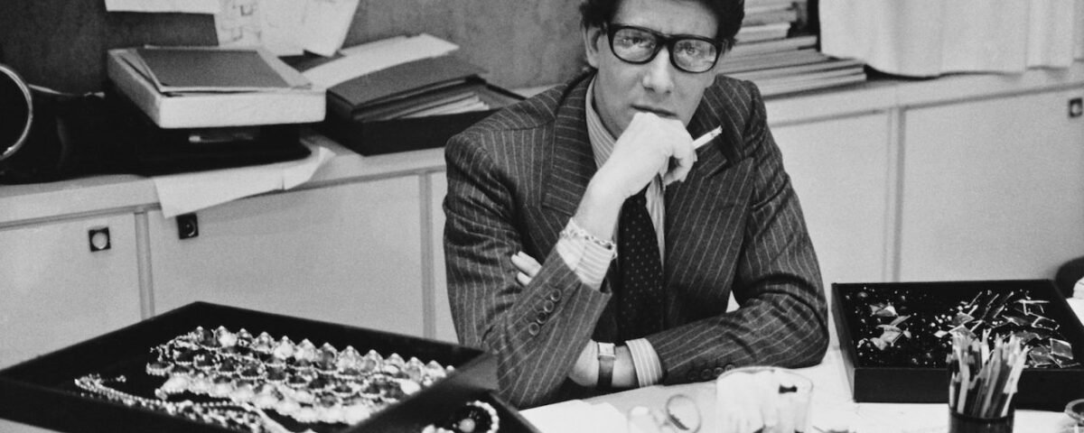 SULLE TRACCE DI UN’ICONA: VIAGGIO NELL’UNIVERSO CREATIVO DEL MUSÉE YVES SAINT LAURENT A PARIGI.